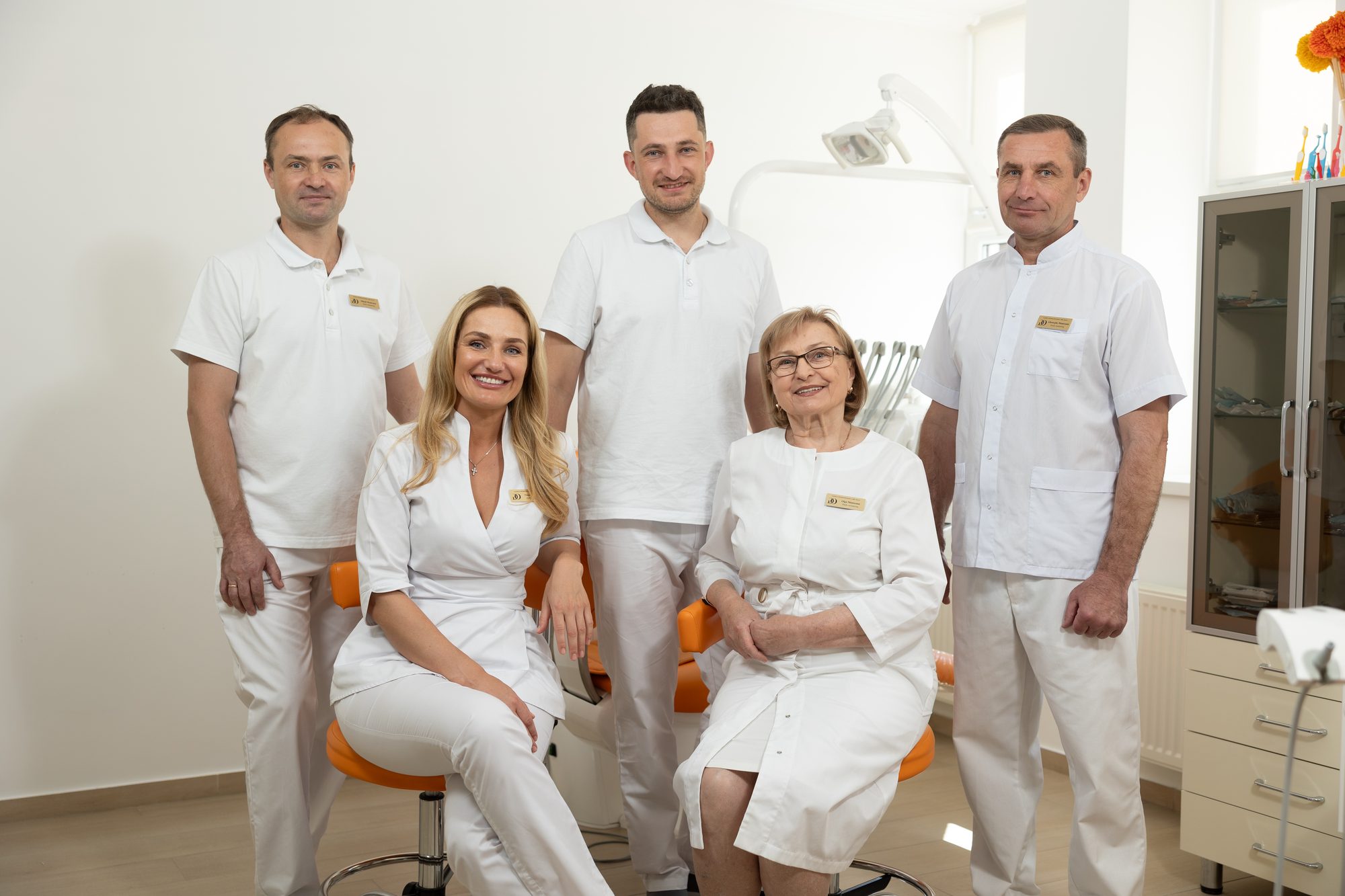 Echipa clinicii Dr Olga alături de fondatoarea Dr Olga Munteanu